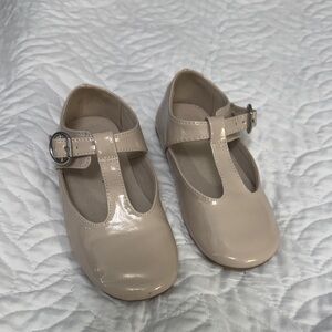 Zara Kids Dress Shoes in Beige